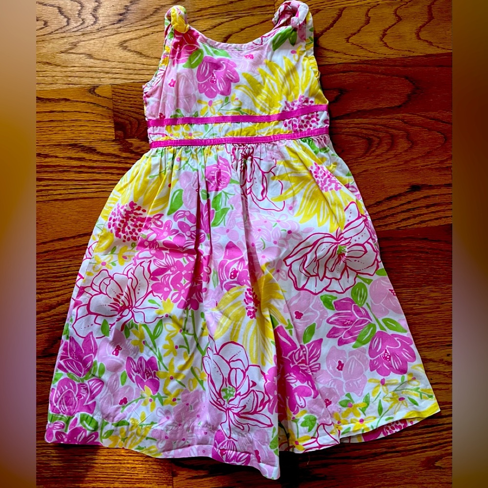 Lilly Pulitzer girl’s size (5) summer dress fully lined. Gorgeous print.
